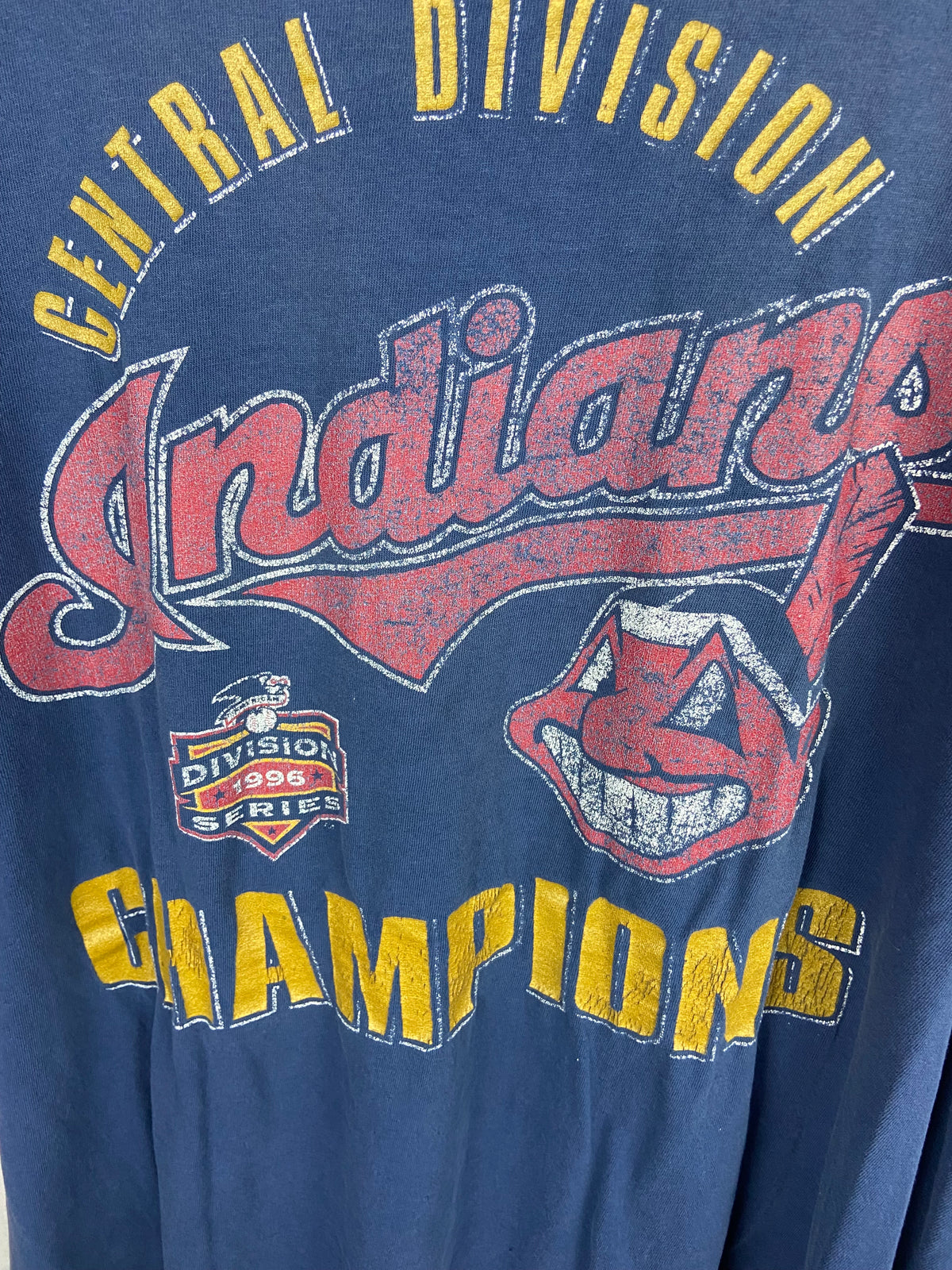 Vintage 1996 Cleveland Indians Shirt Faded XL(24”x28”)