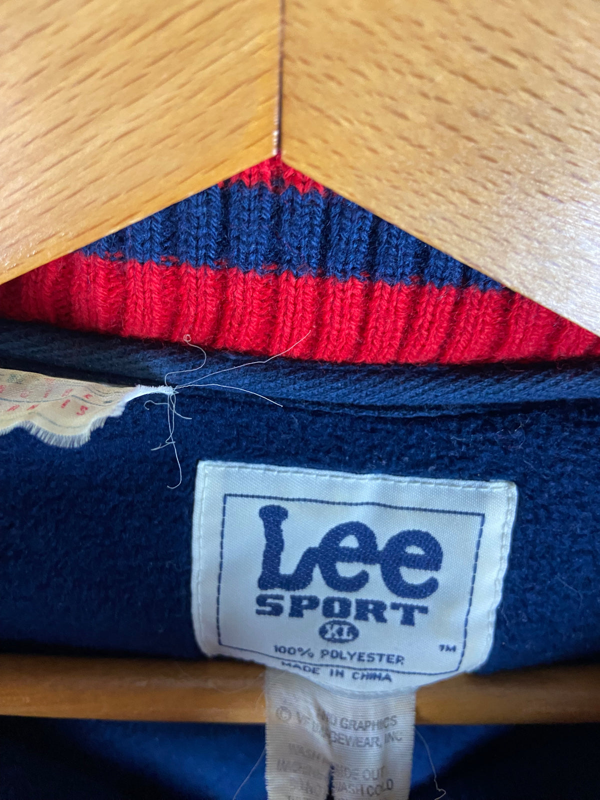 Vintage 1990s Lee Sport Cleveland Indians Fleece Pullover big XL(26”x31”)