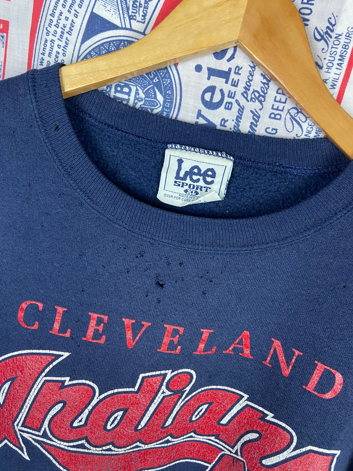 Vintage 1997 Lee Sport Distressed Cleveland Indians Crewneck XL(26”x28”)